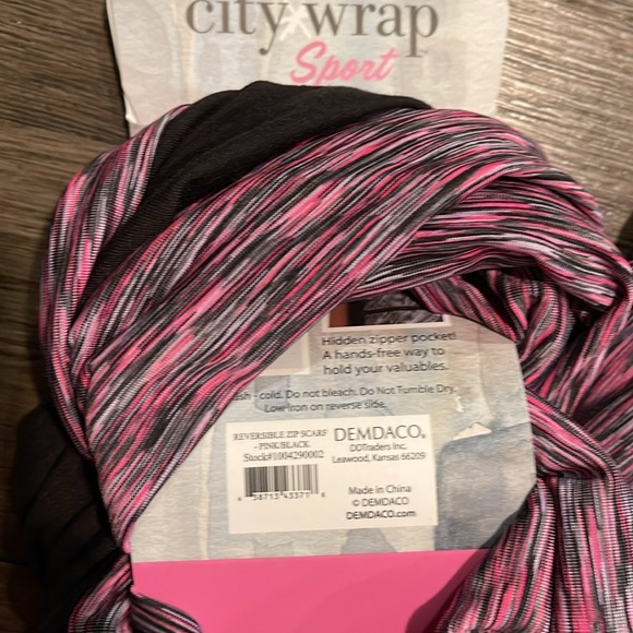 NWT Reversible Zip Sport Wrap Scarf - Picture 2 of 5